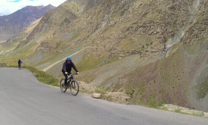 Cycling along the mesmerizing Pir Panchal ranges to Jispa